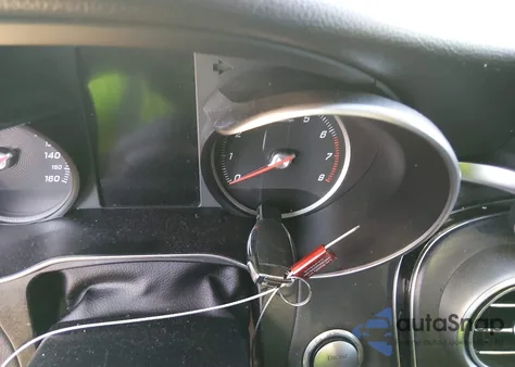 2016 Mercedes-Benz Glc 300 z USA, uszkodzony, nr VIN WDC0G4JB1GG114514